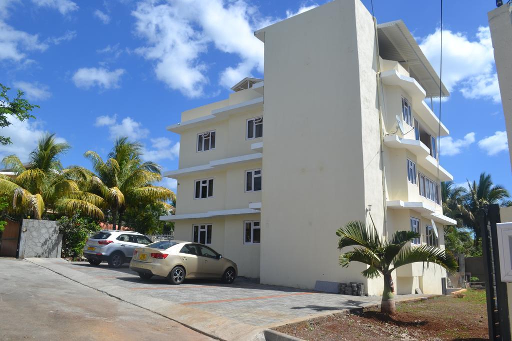 Residence Barbera Apartments Flic en Flac Exterior photo